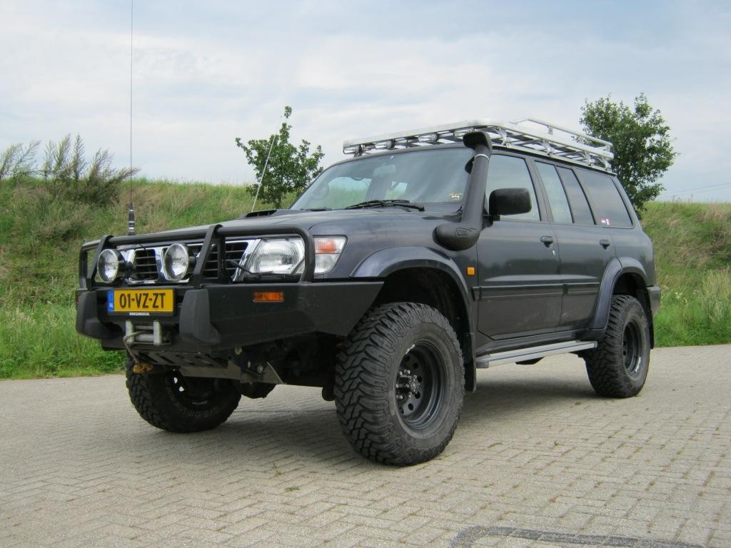 Nissan Patrol met ARB lierbumper, OME veerpakket