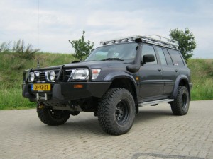 Nissan Patrol met ARB lierbumper, OME veerpakket