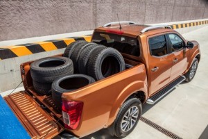 NissanNP300Navara_2016-13-590x394