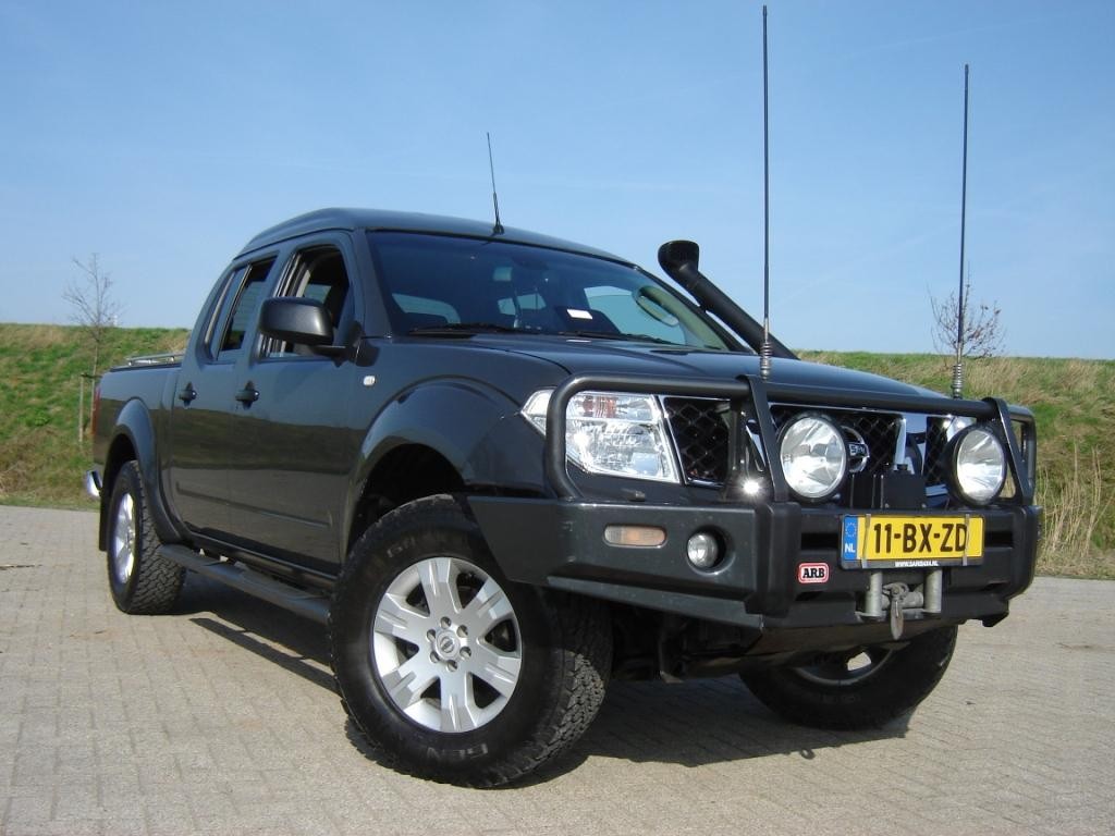 Nissan Navara specialist ARB Bullbar op Nissan Navara D40