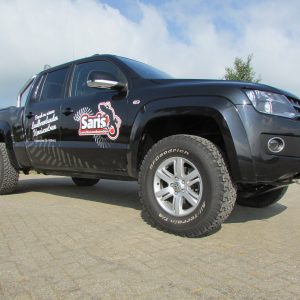 Amarok voorzien van verenlift, 40 mm body lift kit en 285/70R17 BF Goodrich banden