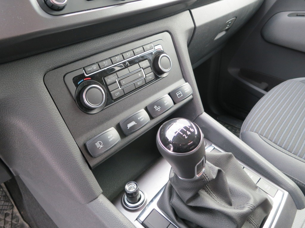 Extra schakelars dashboard VW Amarok