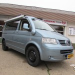 VW Transporter Caravelle met AT Banden en lier achter de bumper