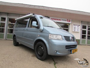 VW Transporter Caravelle met AT Banden en lier achter de bumper